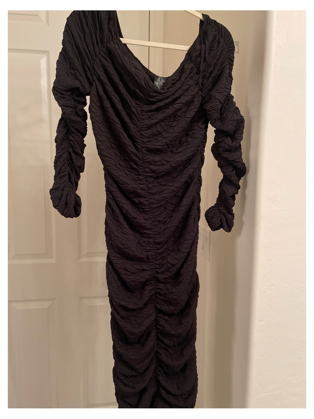 Line & Dot Black Ruched Long Sleeve Midi Dress